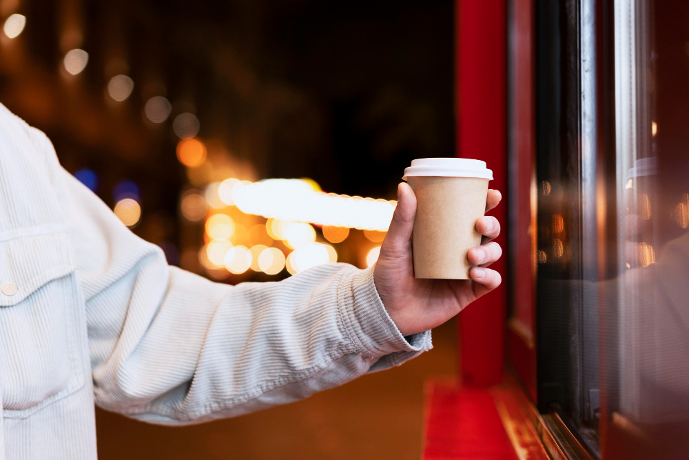 Pot face și alte băuturi, cum ar fi ceai sau ciocolată caldă, cu un automat de cafea